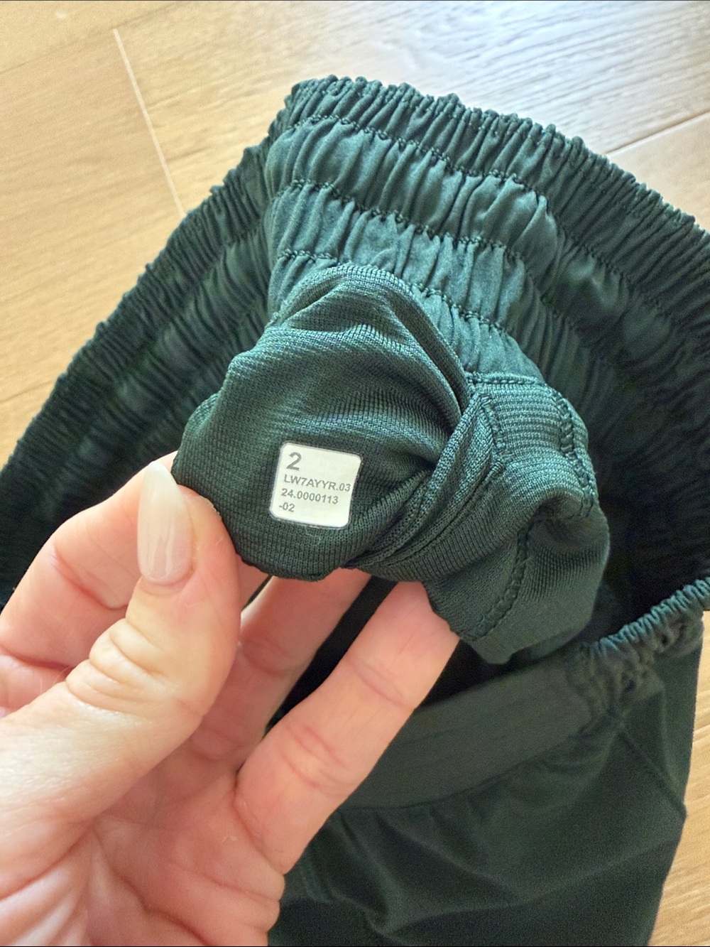 lululemon athletica Hotty Hot shorts size 2 high rise 2.5” inseam green - Picture 4 of 4